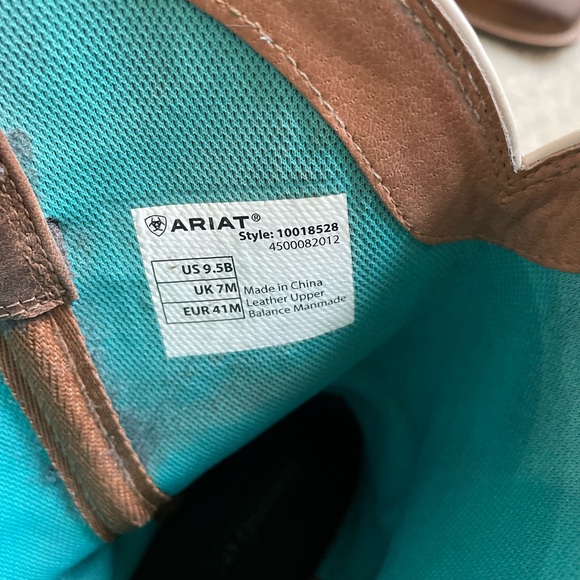 Woman’s Ariat square toe boots 91/2 - Picture 2 of 7